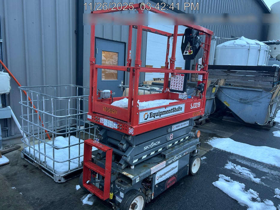 2020 Skyjack SJIII-3219 Solid NM Tires, Half height spring hinged entry gate, Dual Beacons, 800W Inverter