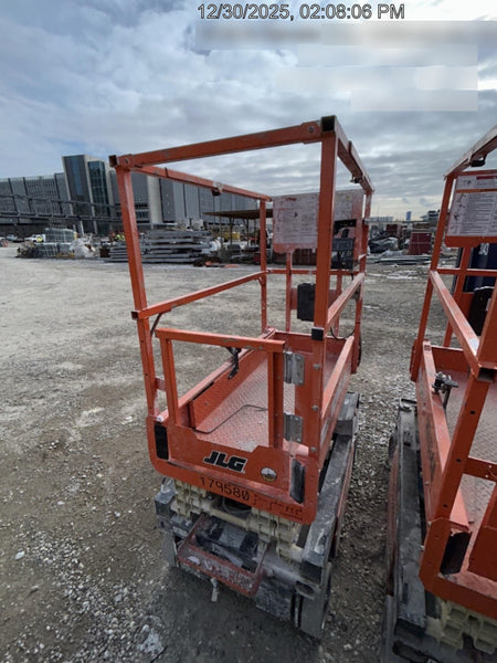 2021 JLG ES1330L