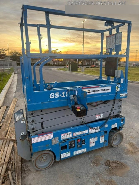 2020 Genie GS-1930 Solid Non Marking Tires, Beacon, Folding rails with half height swing gate, 800W Inverter