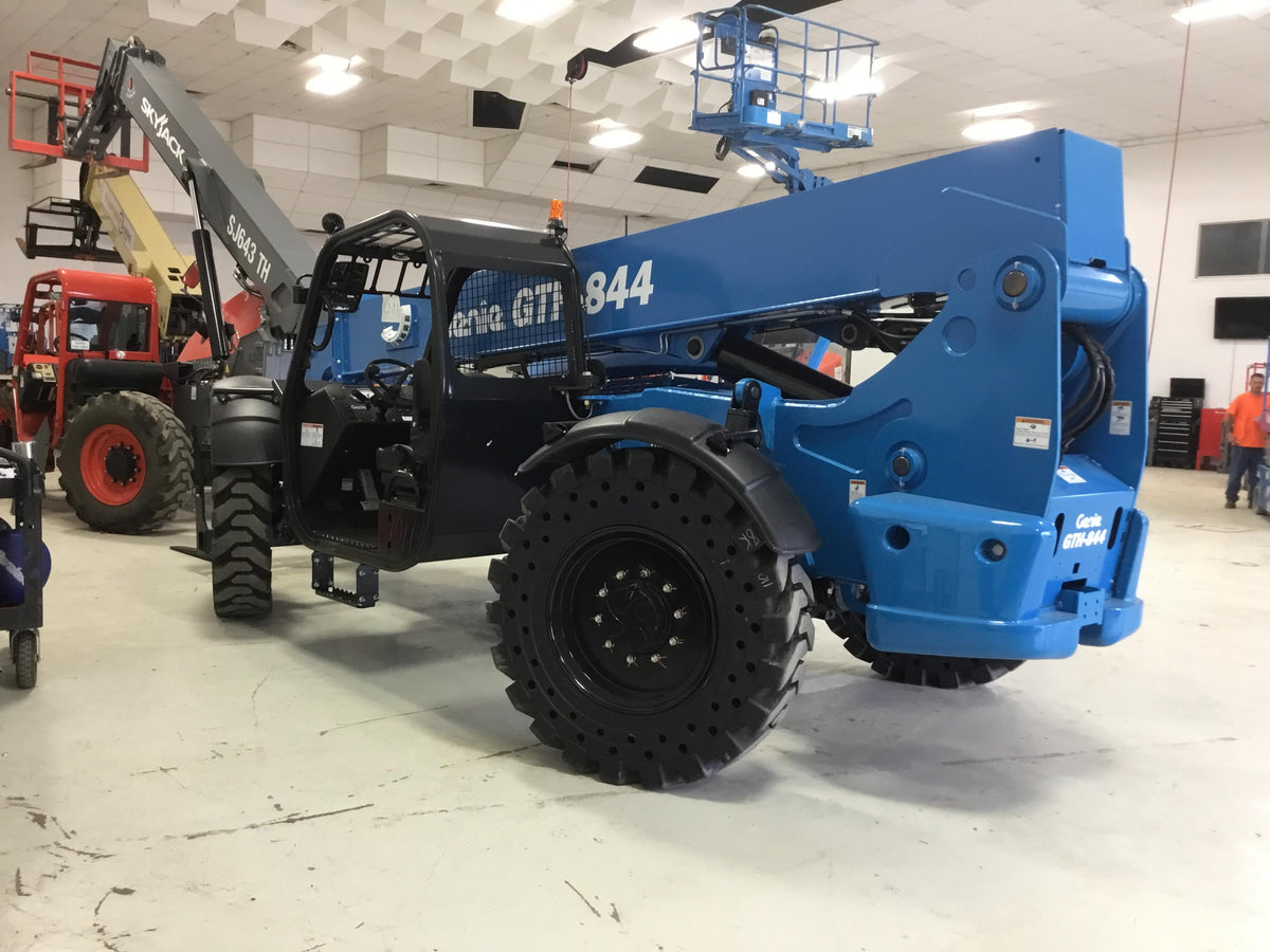 2017 GENIE GTH-844