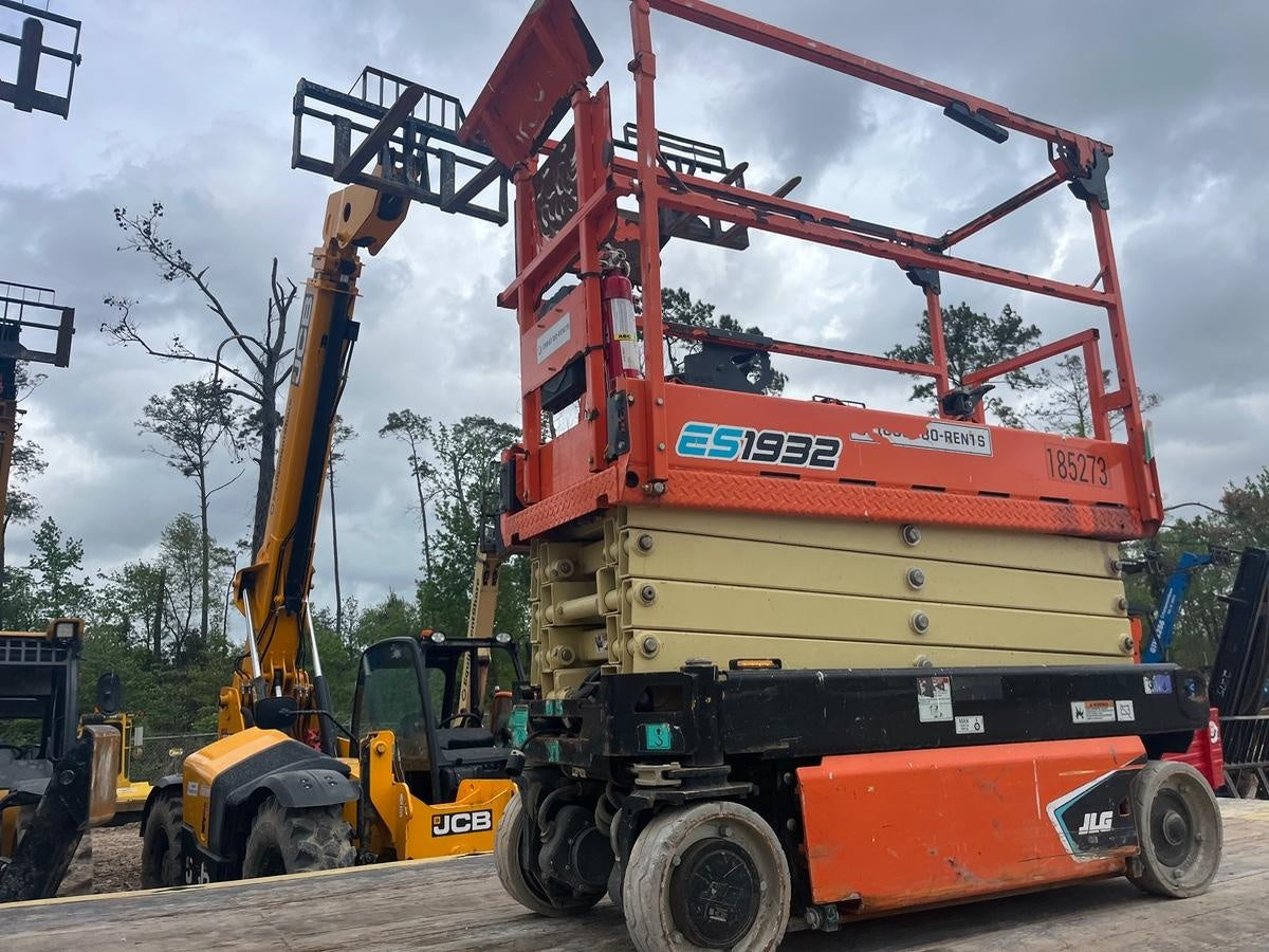 2021 JLG ES1932