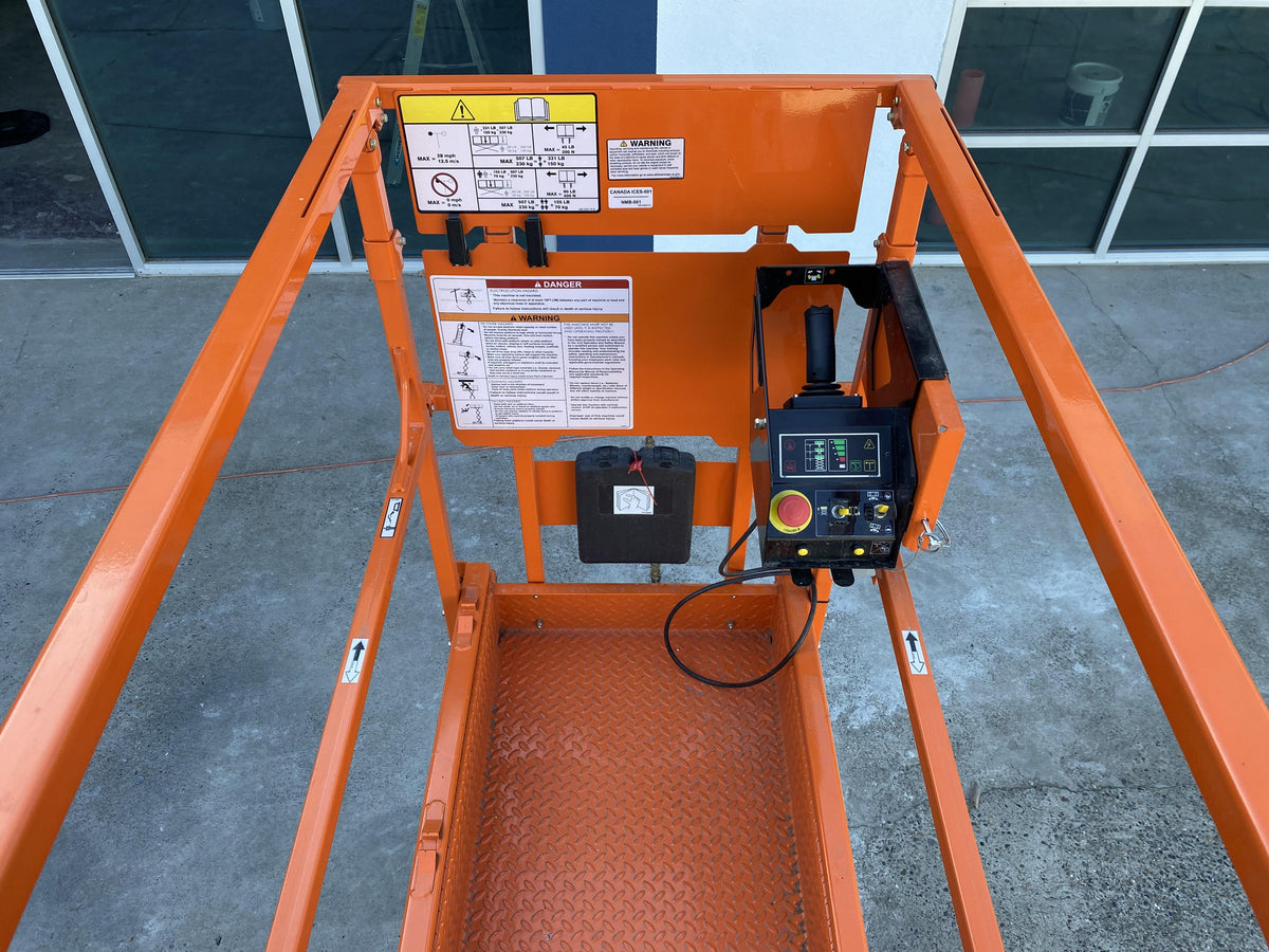 2022 JLG ES1932