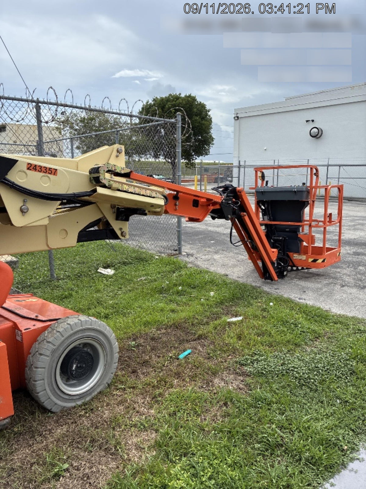 2022 JLG E400AJP Narrow