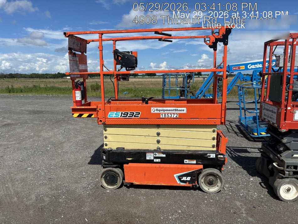 2021 JLG ES1932