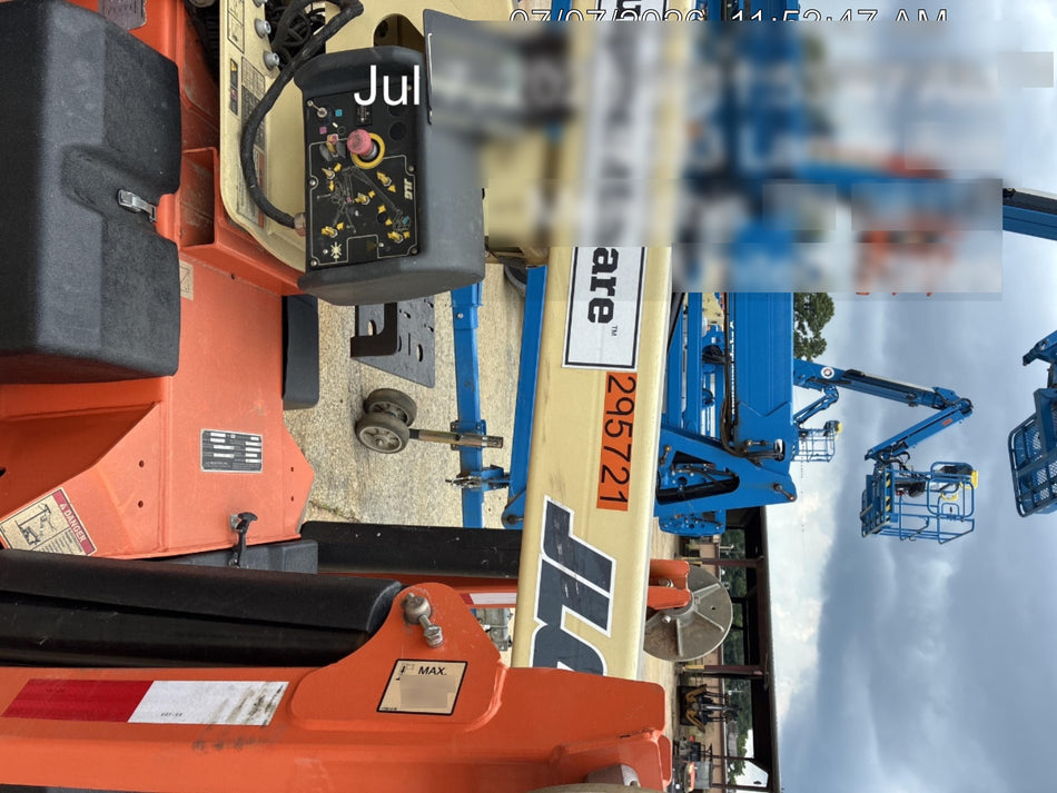 2023 JLG T350