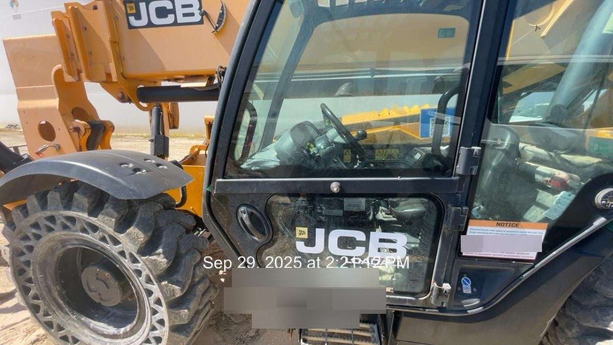 2019 JCB 512-56 74 HP w/CAB/HVAC, Beacon, Aux Hydraulics, Worklights, Solid Tires w/60" Carriage/Forks