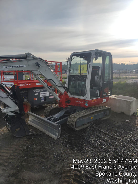 2021 TAKEUCHI TB235-2CR