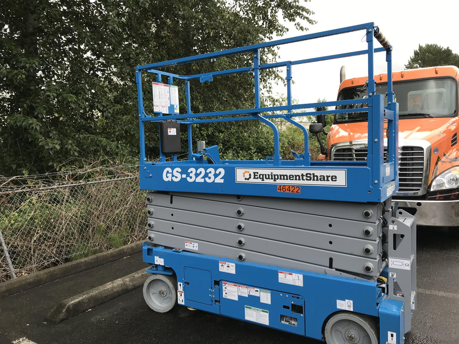 2019 Genie GS-3232 Folding rails with half height swing gate, 800 Amp Inverter