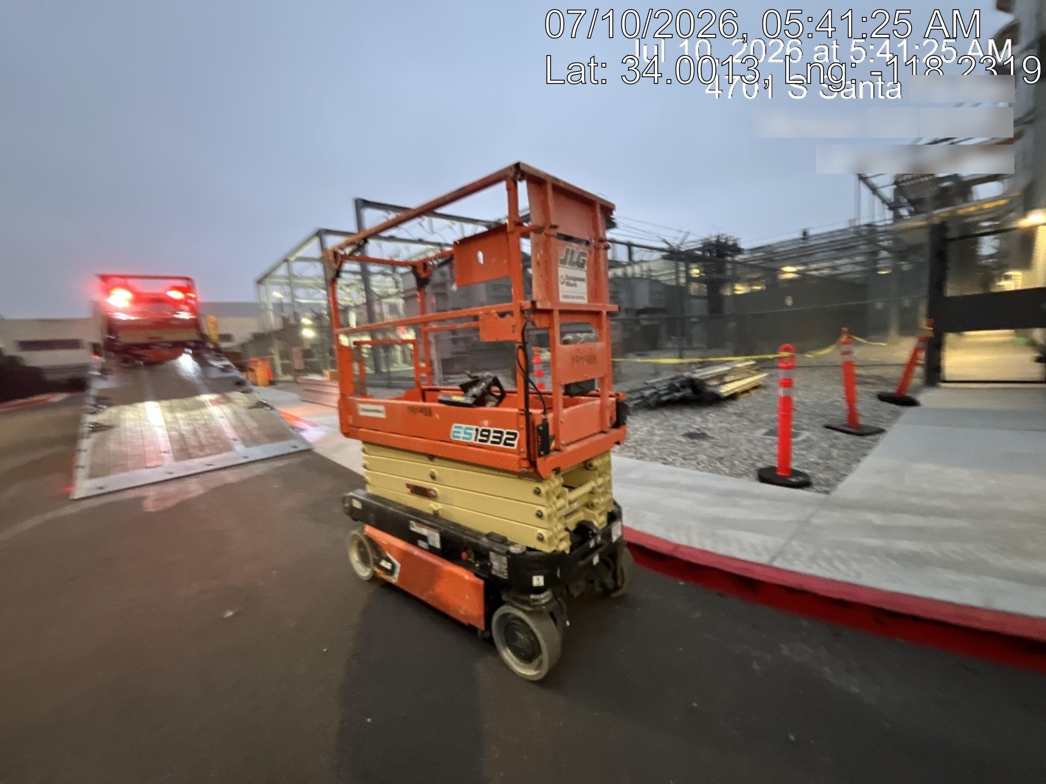 2021 JLG ES1932
