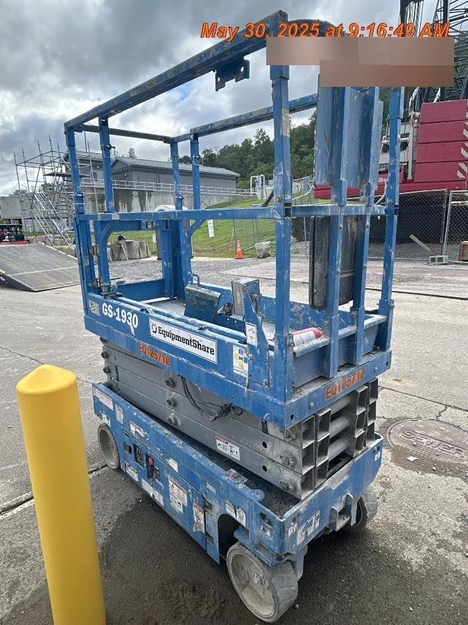 2020 Genie GS-1930 Solid Non Marking Tires, Beacon, Folding rails with half height swing gate