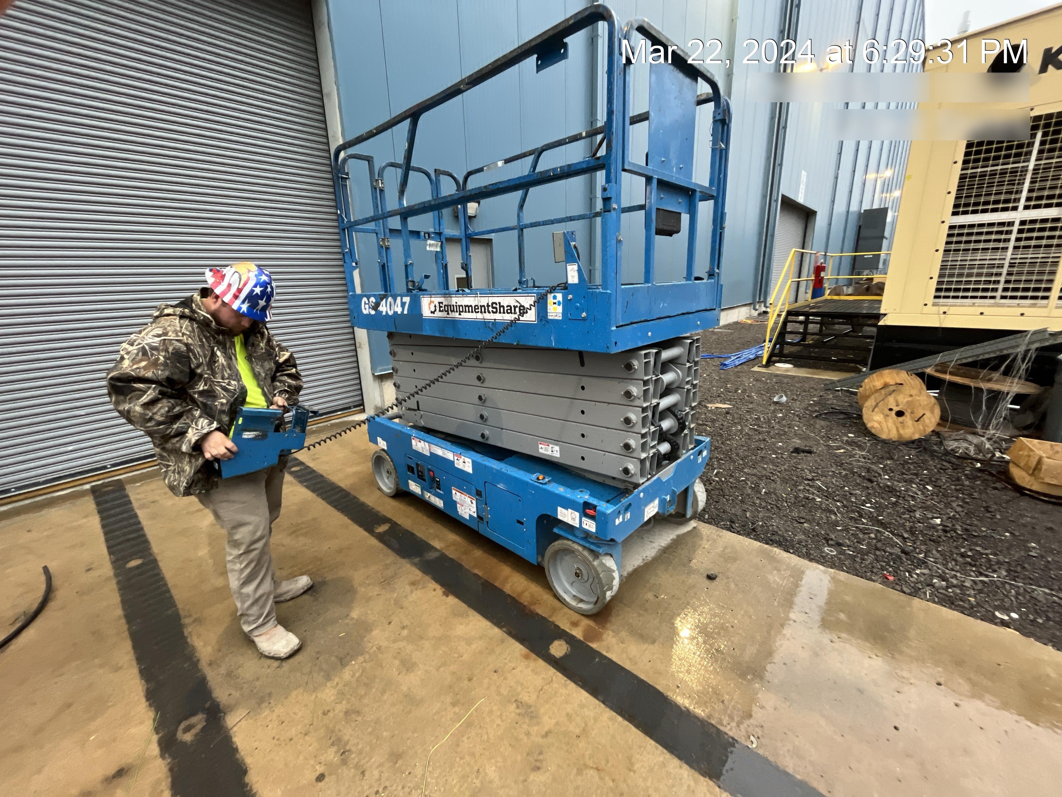 2019 Genie GS-4047 Folding rails with half height swing gate