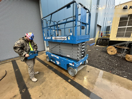 2019 Genie GS-4047 Folding rails with half height swing gate