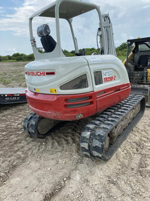 2021 TAKEUCHI TB250-2