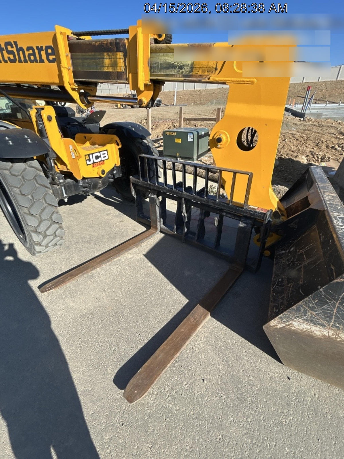 2022 JLG 1001100823
