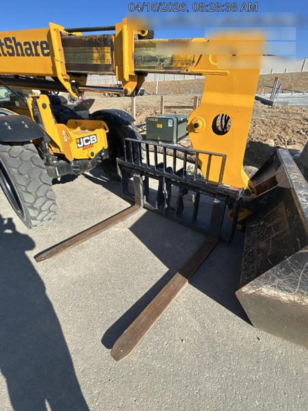 2022 JLG 1001100823