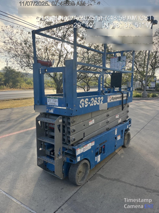2019 Genie GS-2632 Folding rails with half height swing gate