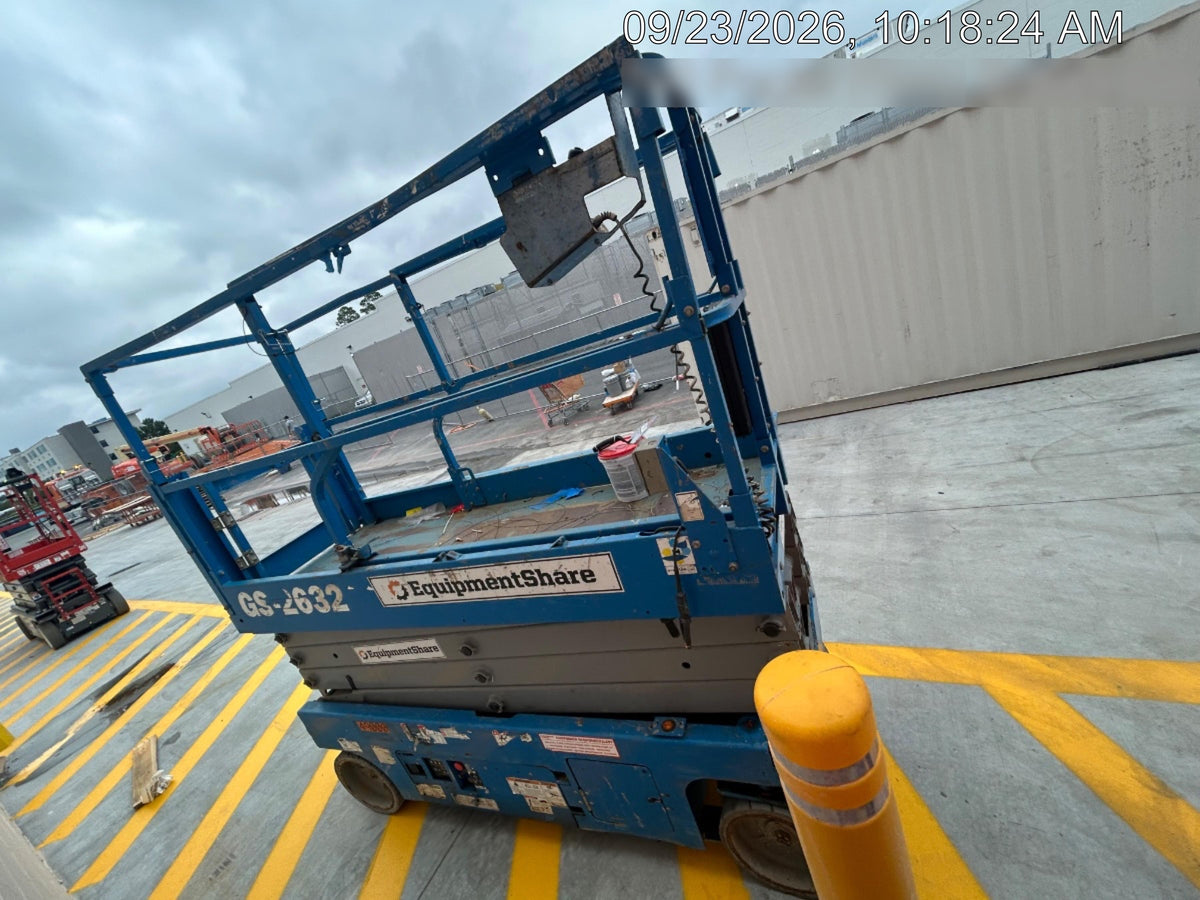 2019 Genie GS-2632 Folding rails with half height swing gate