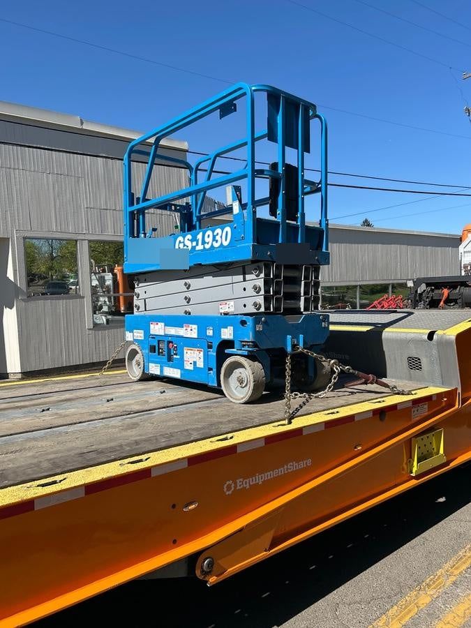 2019 Genie GS-1930 Half Height Swing Gate, 800W Inverter