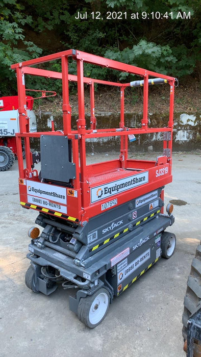 2020 Skyjack SJIII-3219 Solid NM Tires, Half height spring hinged entry gate, Dual Beacons, 800W Inverter