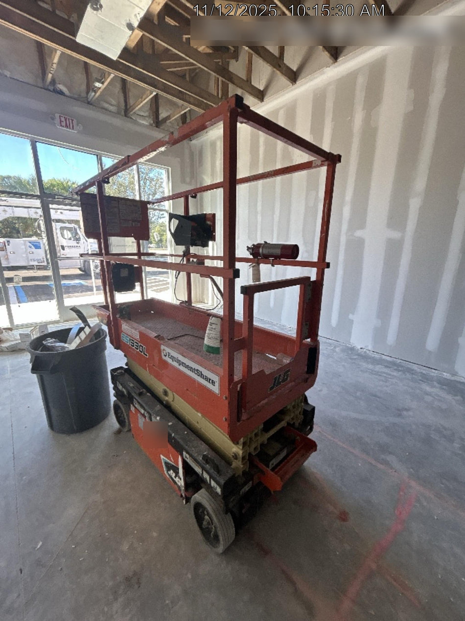 2021 JLG ES1330L