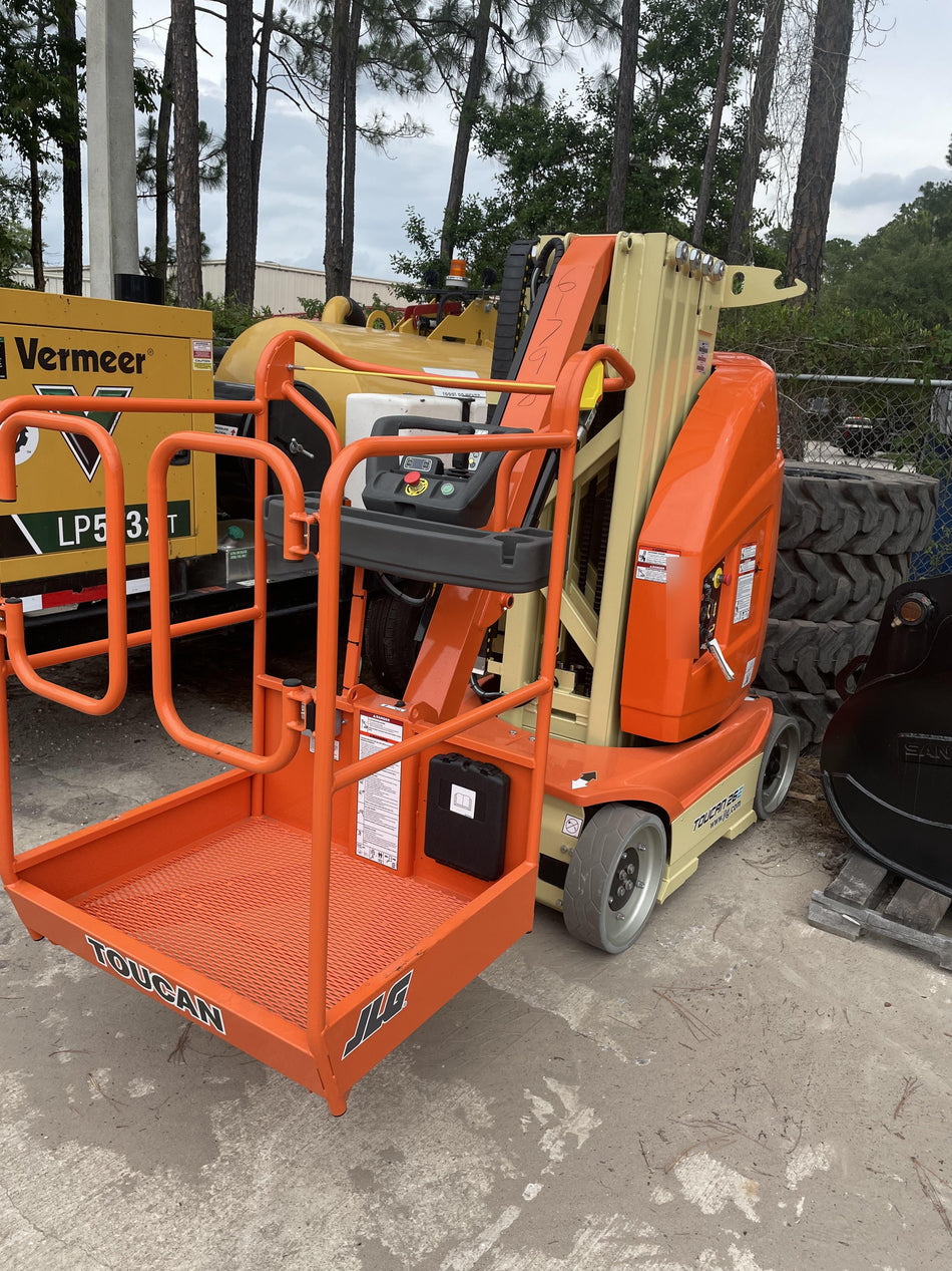 2022 JLG 26E