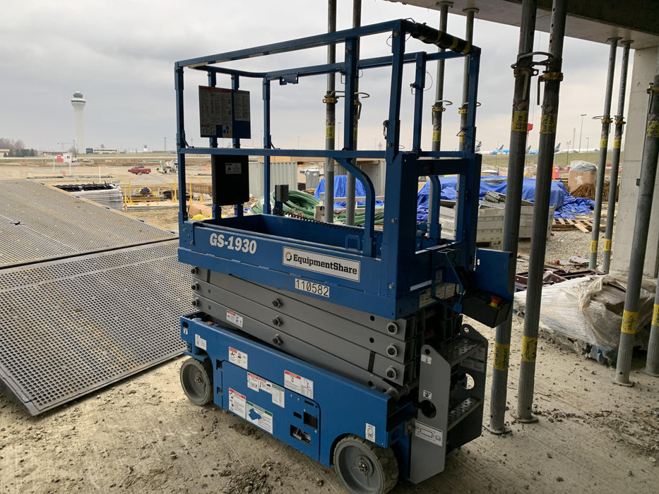 2020 Genie GS-1930 Solid Non Marking Tires, Beacon, Folding rails with half height swing gate