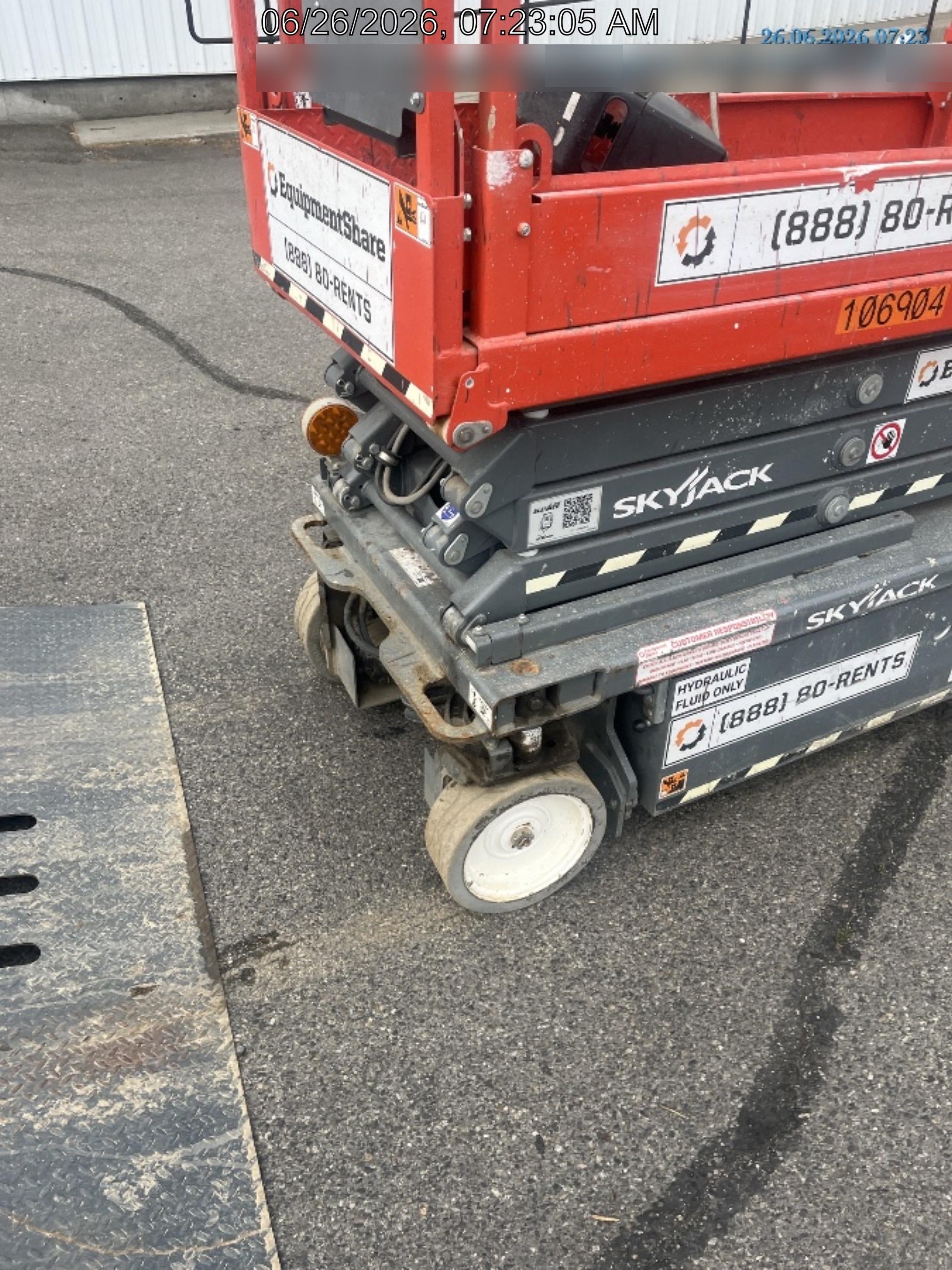 2020 Skyjack SJIII-3219 Solid NM Tires, Half height spring hinged entry gate, Dual Beacons, 800W Inverter