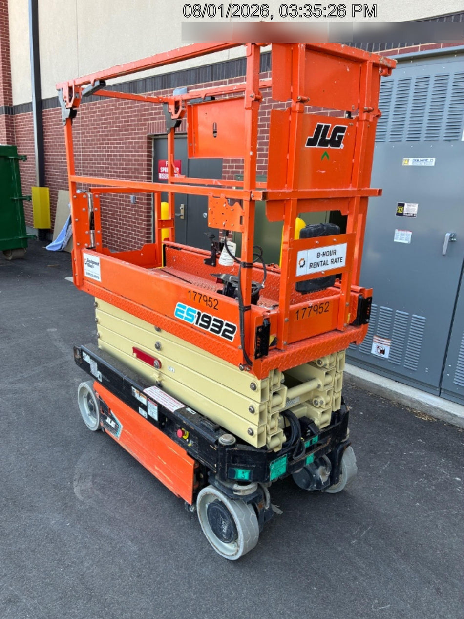 2021 JLG ES1932
