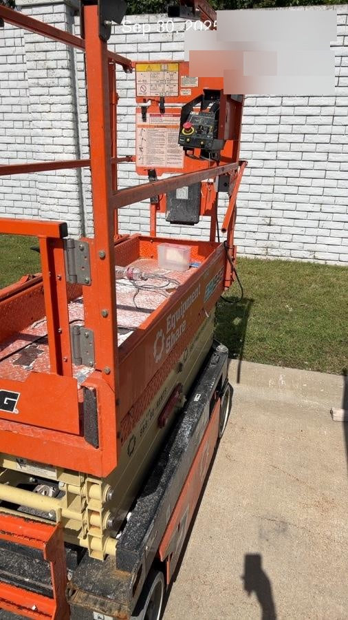 2023 JLG ES1932