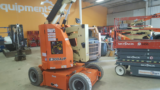 2019 JLG E300AJP