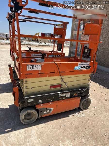 2021 JLG ES1932