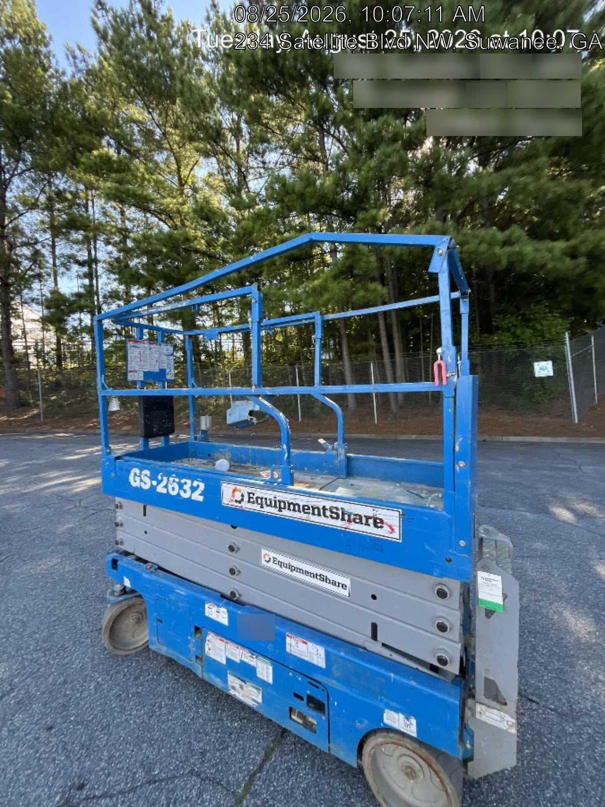 2019 Genie GS-2632 Folding rails with half height swing gate