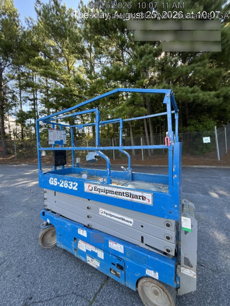 2019 Genie GS-2632 Folding rails with half height swing gate