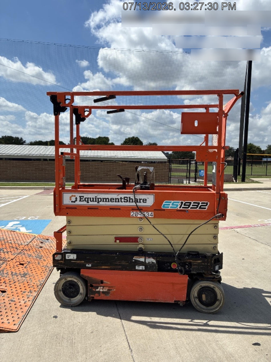 2022 JLG ES1932