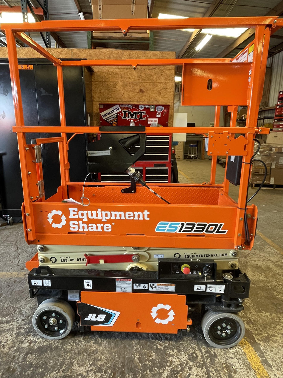 2022 JLG ES1330L