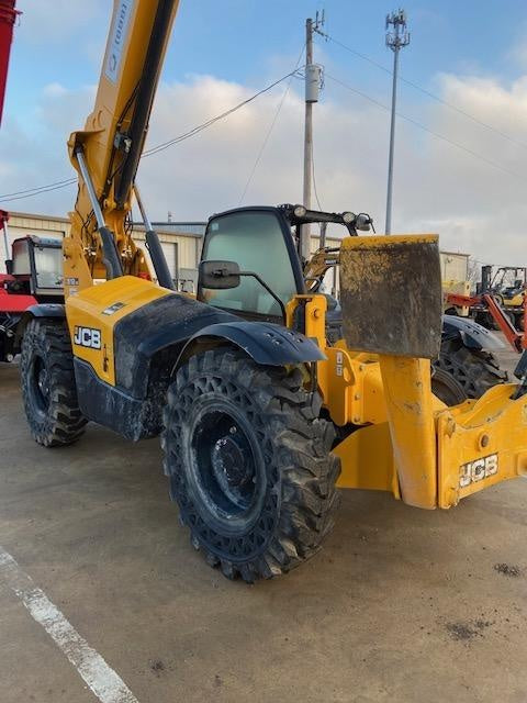 2019 JCB 512-56 Canopy, 74 HP, Solid Tires, STD Worklight, Beacon, Aux Hydraulics, Lifting Eye, Back up Alarm 66" Carriage, 60" Forks