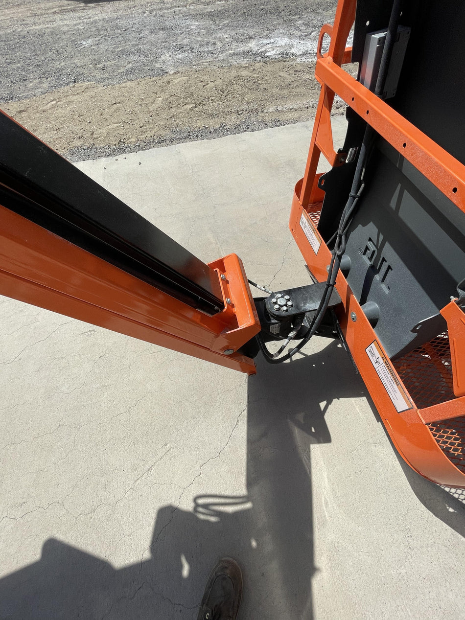 2019 JLG E300AJP