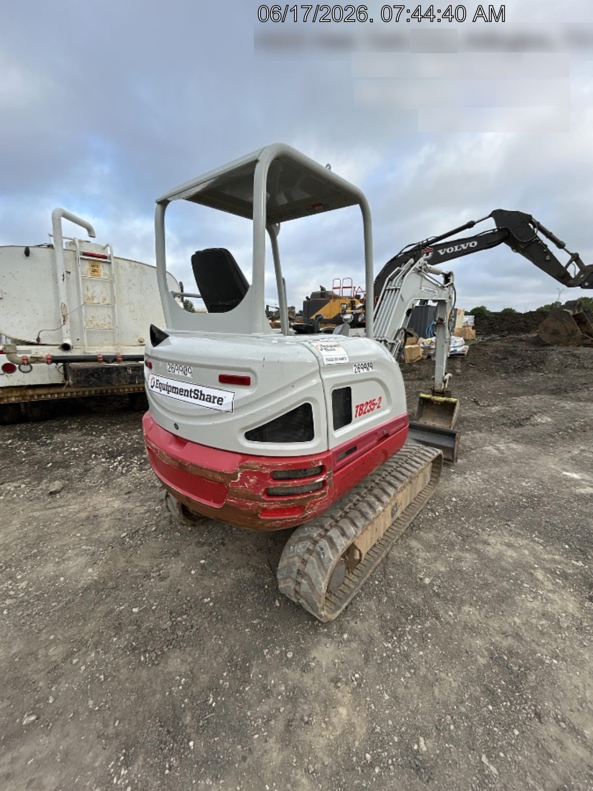 2022 TAKEUCHI TB235-2R