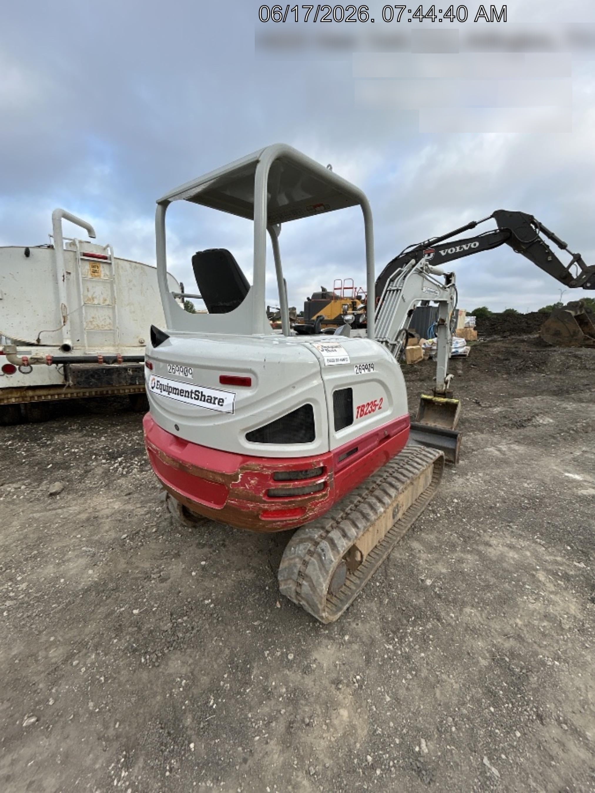 2022 TAKEUCHI TB235-2R
