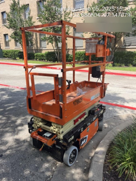 2021 JLG ES1330L