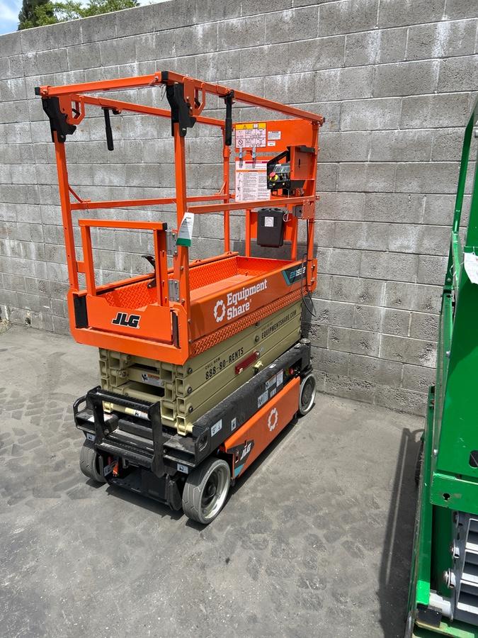 2025 JLG ES1932