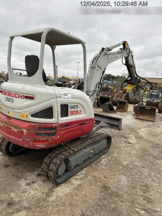 2021 TAKEUCHI TB235-2R