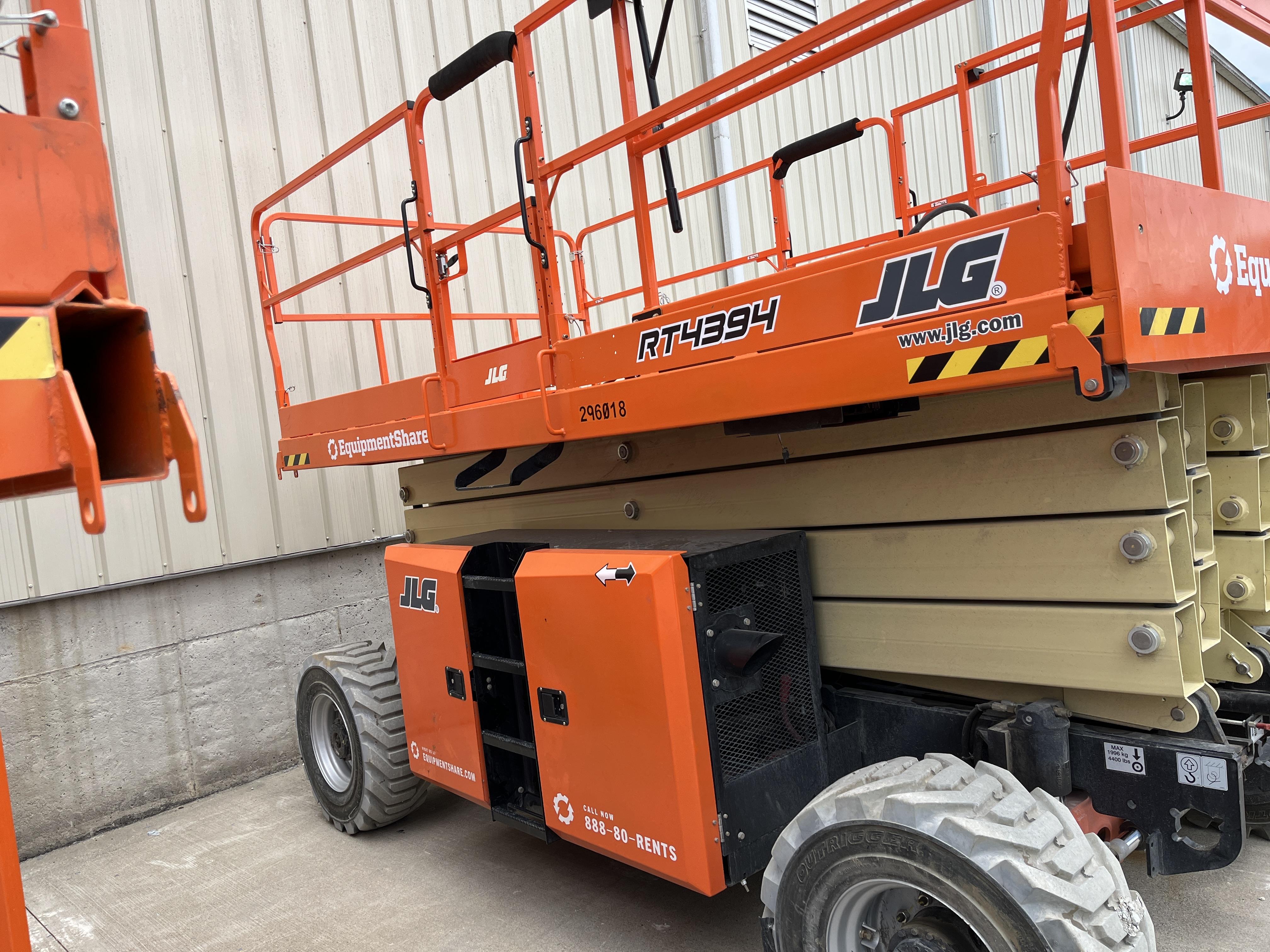 2023 JLG RT4394