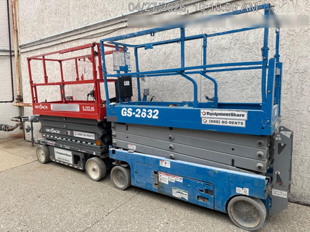 2019 Genie GS-2632 Folding rails with half height swing gate
