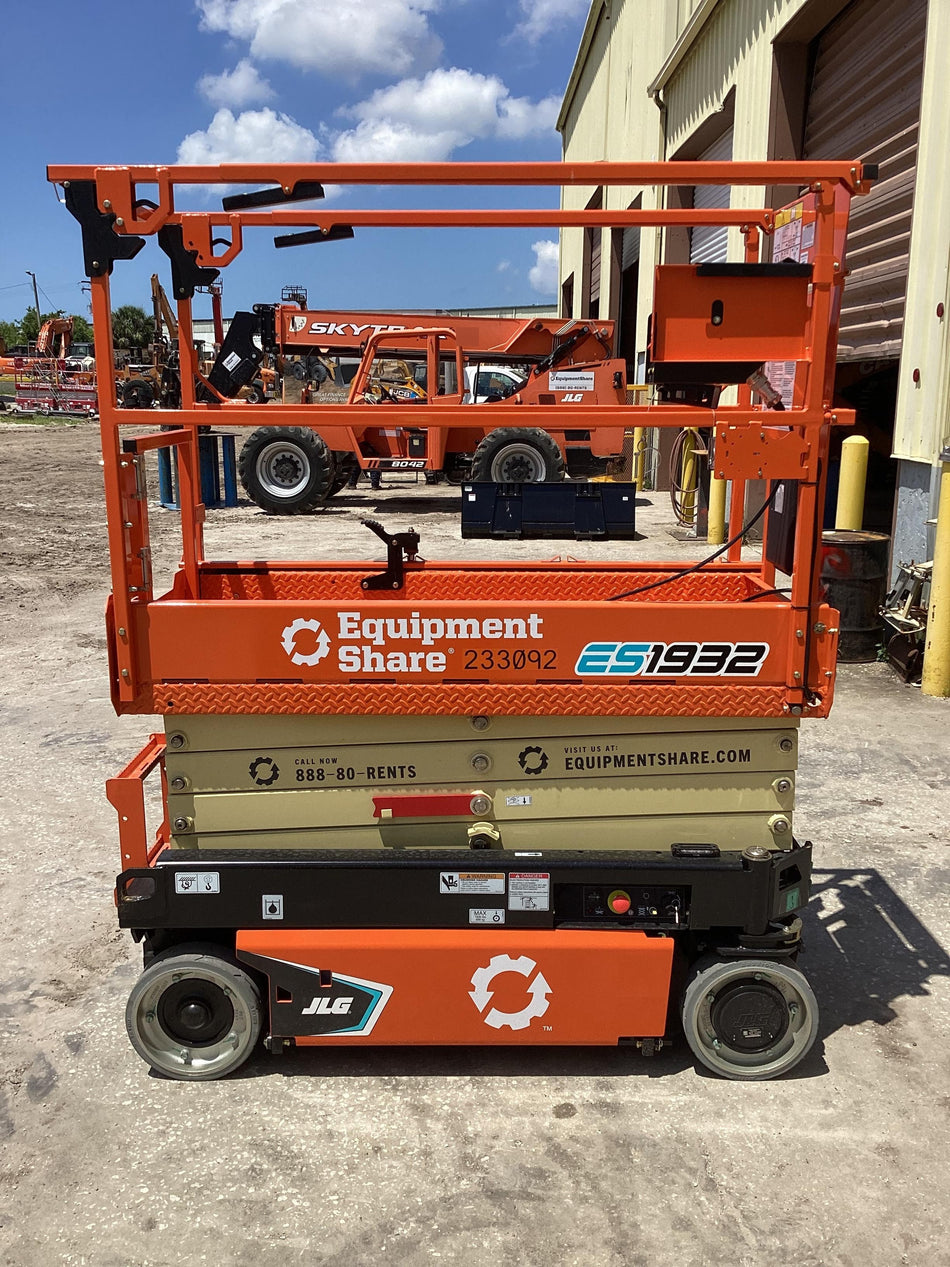 2022 JLG ES1932