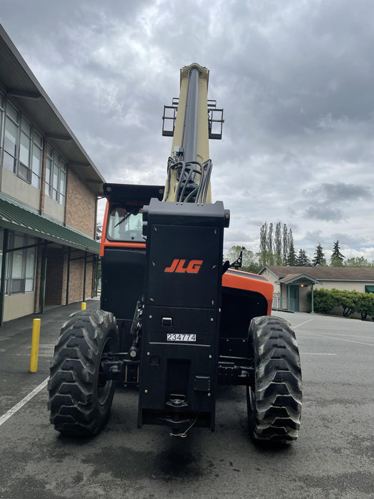 2022 JLG 1075