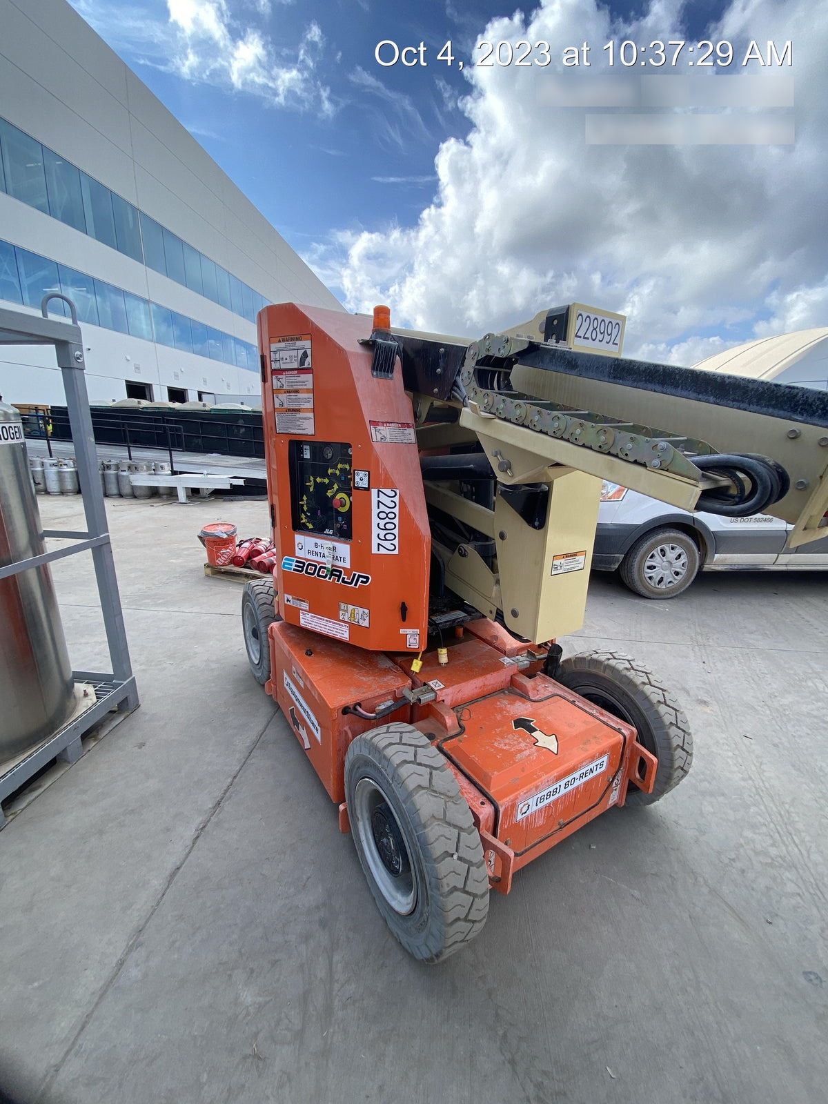 2022 JLG E300AJP
