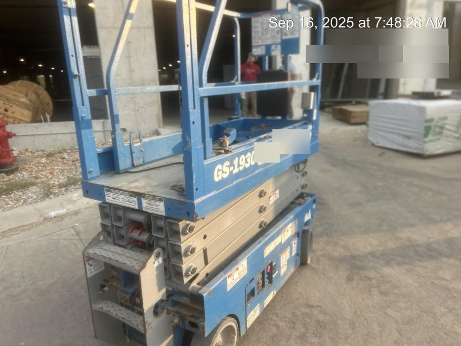 2019 Genie GS-1930 Fixed rails with chain Entry