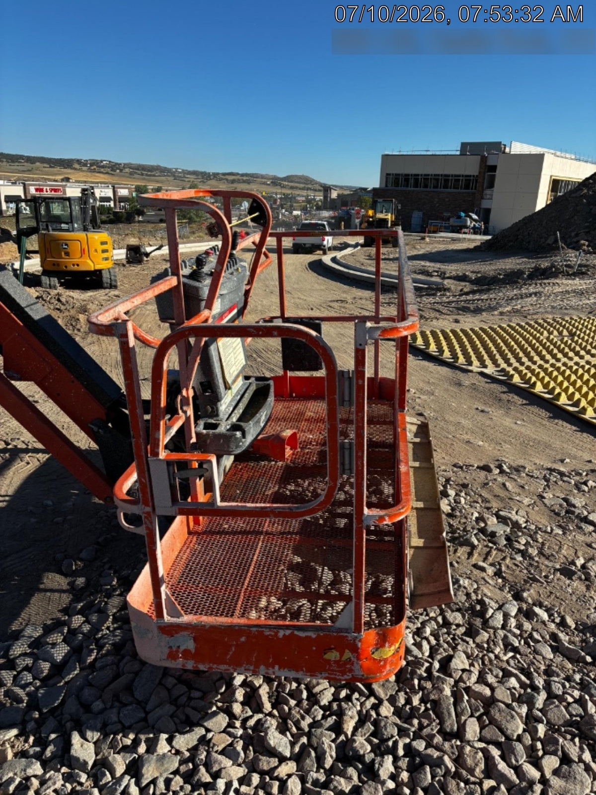 2022 JLG 660SJ