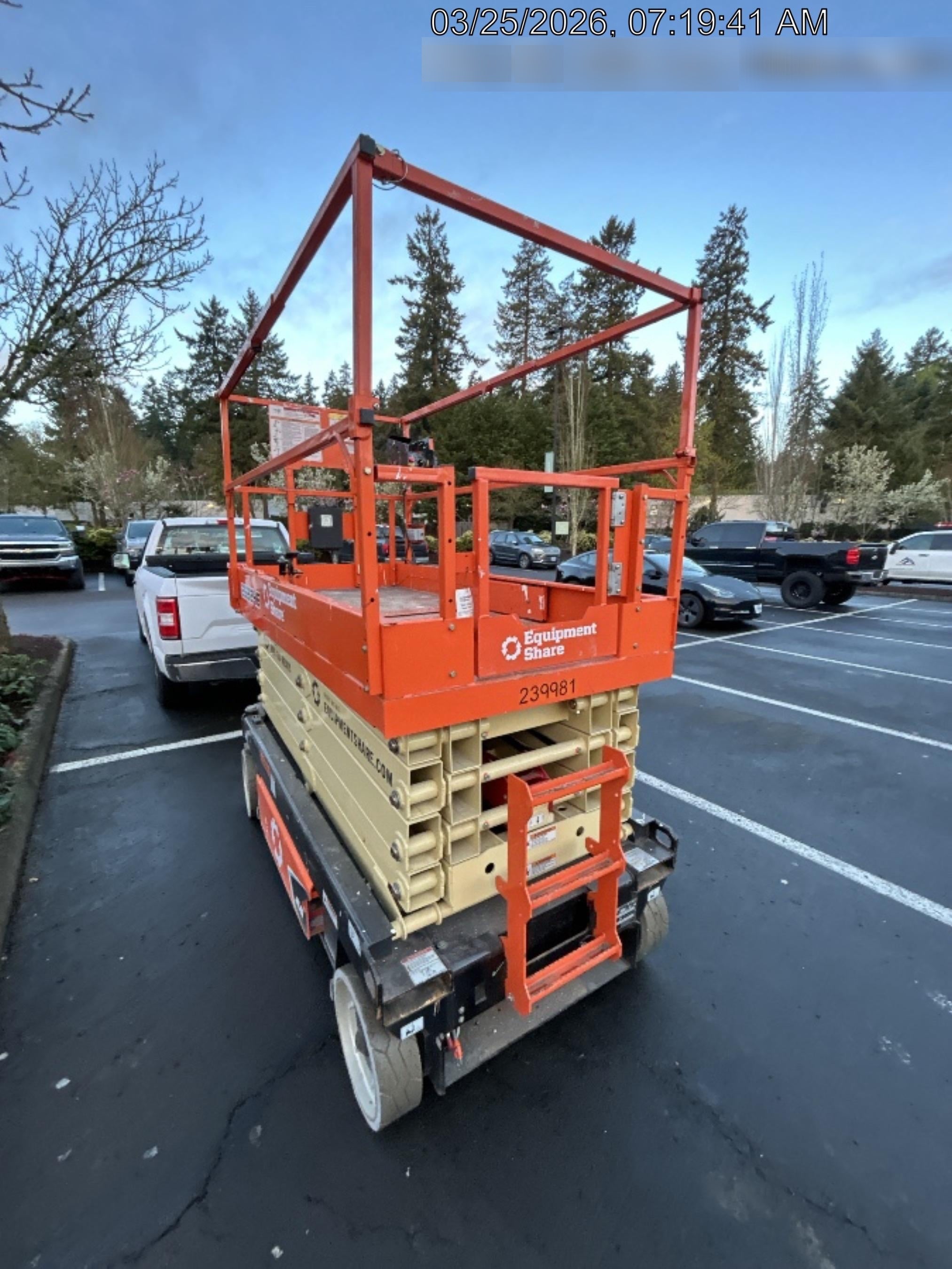 2022 JLG ES3246